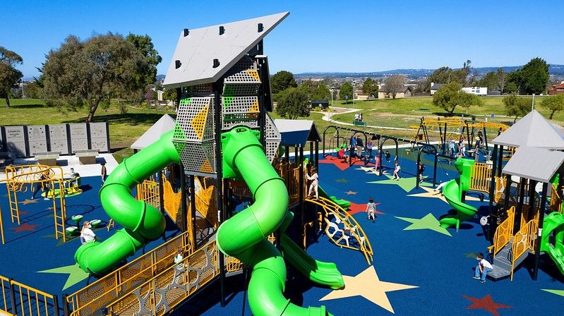 Futuristic tower look 183d17ce614a305ef7e14498bef98c4b