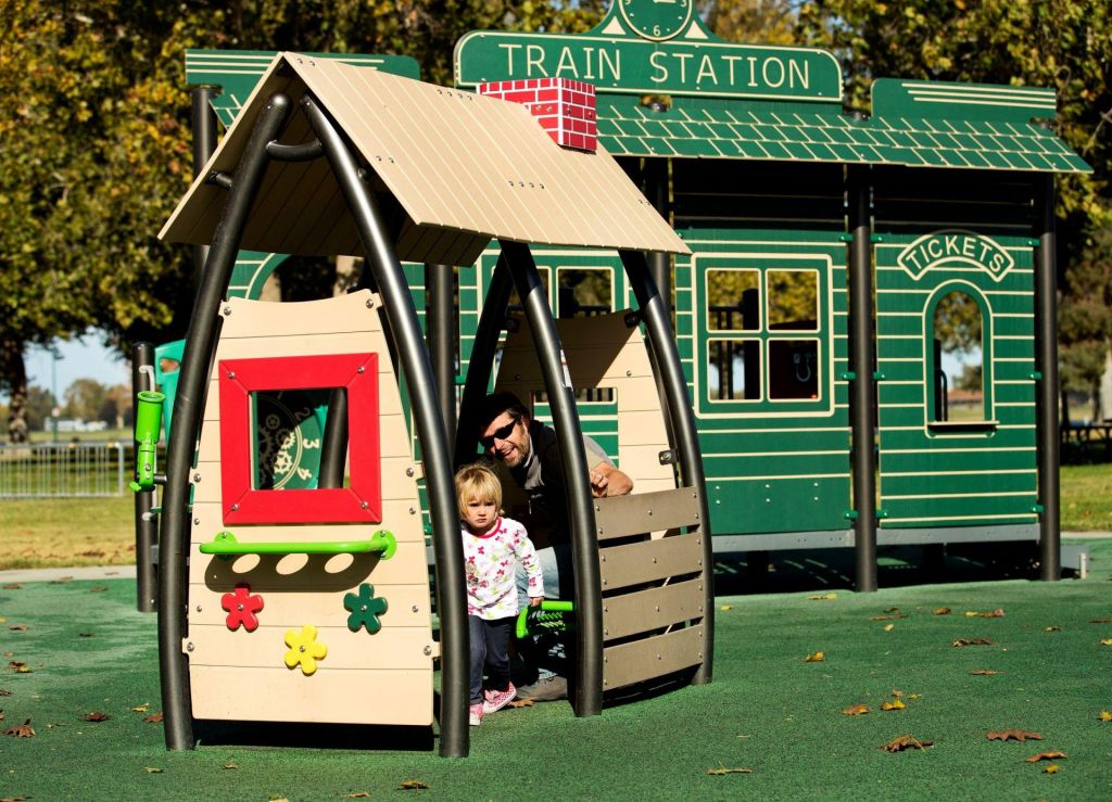 Playhouse image 183d17ce614a305ef7e14498bef98c4b