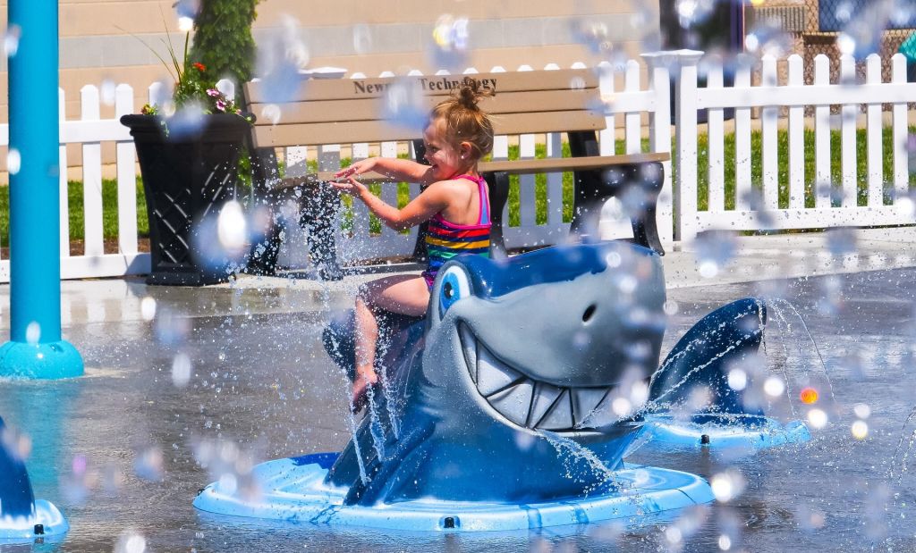 Water play image 3 183d17ce614a305ef7e14498bef98c4b