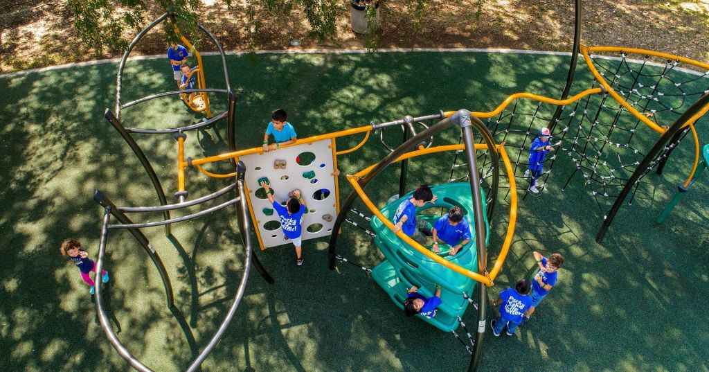 Kids playing on playground net structure 183d17ce614a305ef7e14498bef98c4b 1